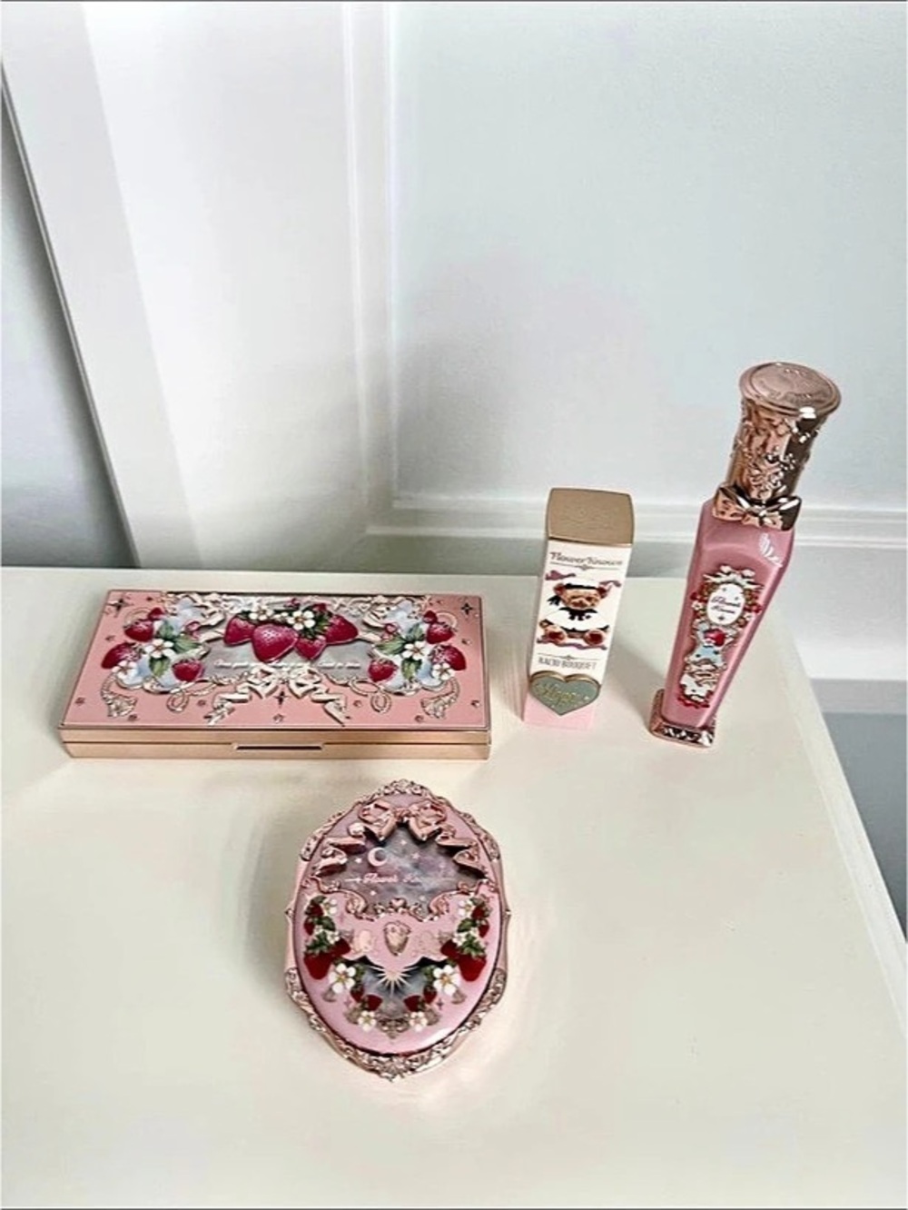 Strawberry Rococo make up bundle - Picture 2 of 5